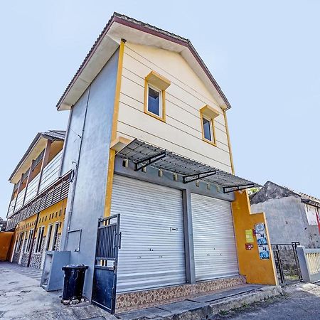 Hotel Spot On 91595 Sruni Syariah Gedangan Exterior foto