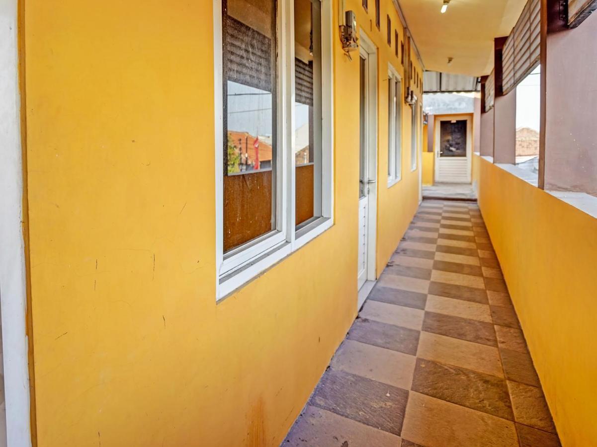 Hotel Spot On 91595 Sruni Syariah Gedangan Exterior foto